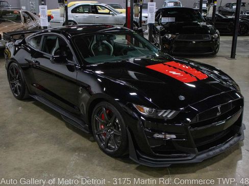 Used 2020 Ford Mustang Shelby GT500 w/ Carbon Fiber Track Pack RWD image 9