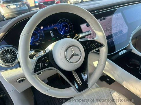 Used 2023 Mercedes-Benz EQS 580 4MATIC SUV image 11