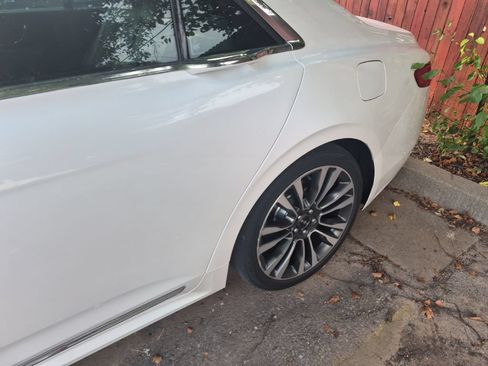 Used 2018 Lincoln Continental Reserve AWD/4WD image 7