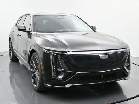 New 2026 Cadillac Lyriq V image 8