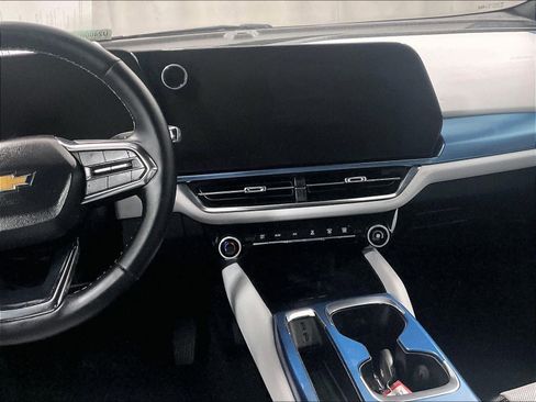 Used 2025 Chevrolet Equinox EV LT image 18