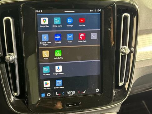 Used 2023 Volvo XC40 B5 Core image 28