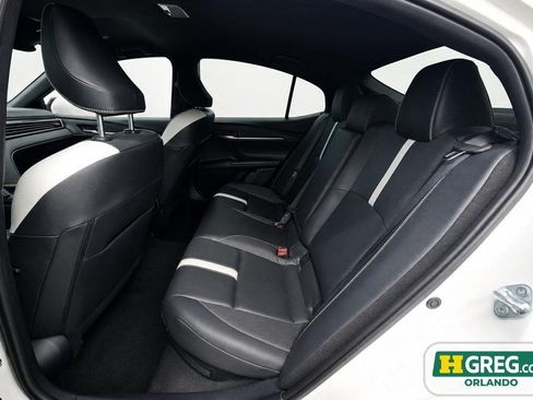 Used 2025 Toyota Camry SE w/ Convenience Package FWD image 15