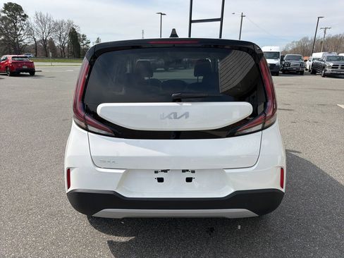 Used 2025 Kia Soul LX image 7