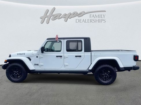Certified 2021 Jeep Gladiator Willys image 39