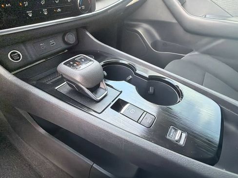 Used 2023 Nissan Rogue S FWD image 30