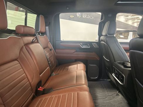 Used 2025 GMC Sierra 3500 Denali Ultimate image 15