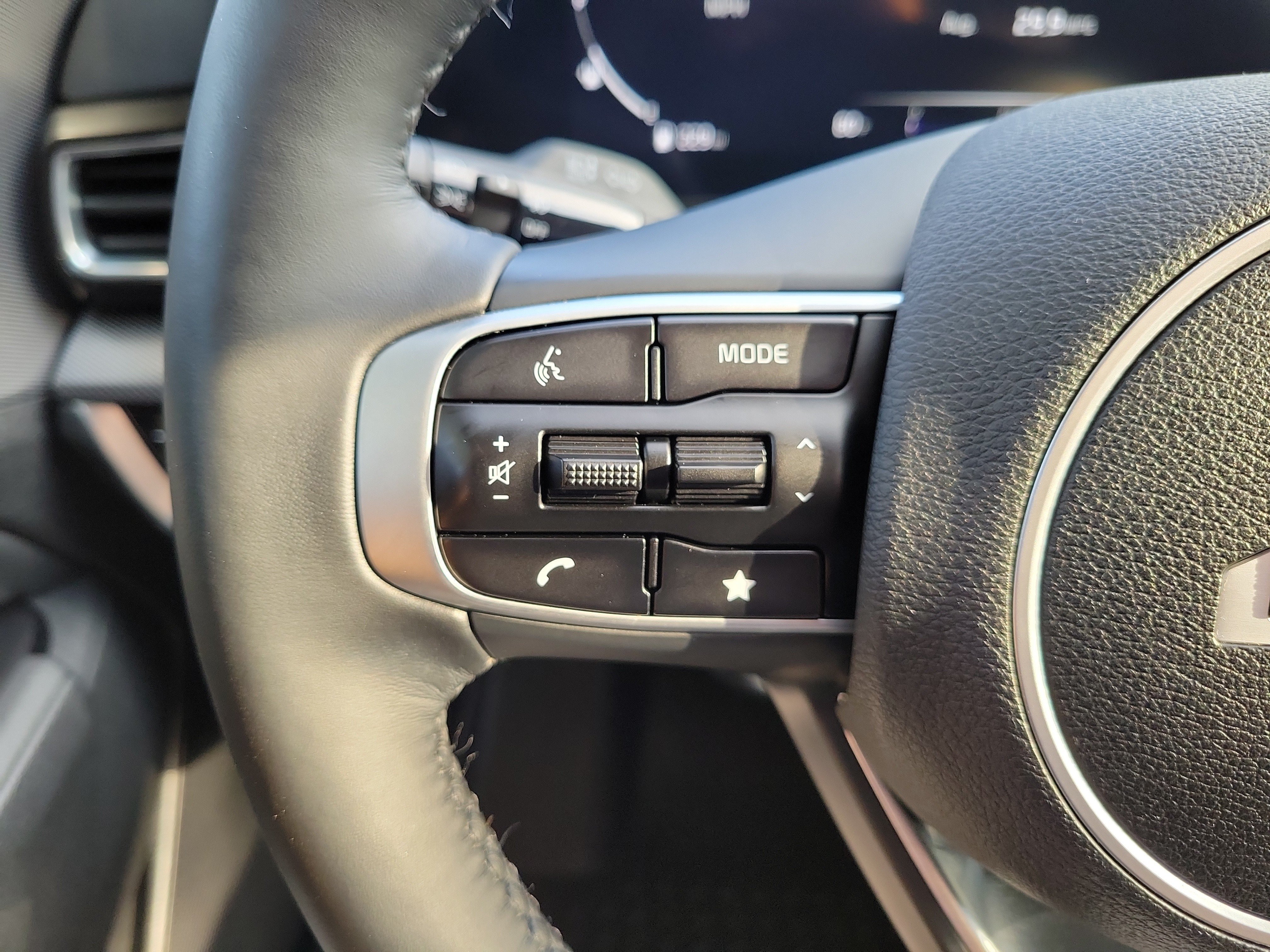 Certified 2025 Kia Sportage SX AWD/4WD image 29