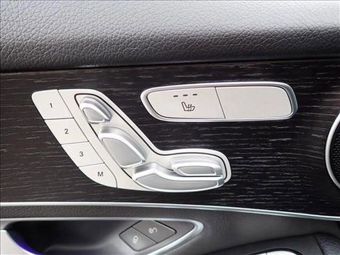 Used 2021 Mercedes-Benz GLC 300 4MATIC image 11