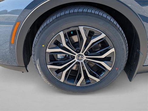 Used 2026 Toyota Crown XLE image 23