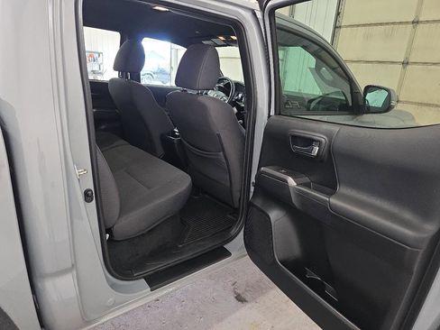 Used 2019 Toyota Tacoma TRD Off-Road image 31