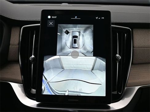 New 2026 Volvo XC90 B6 Plus w/ Protection Package Premier image 22