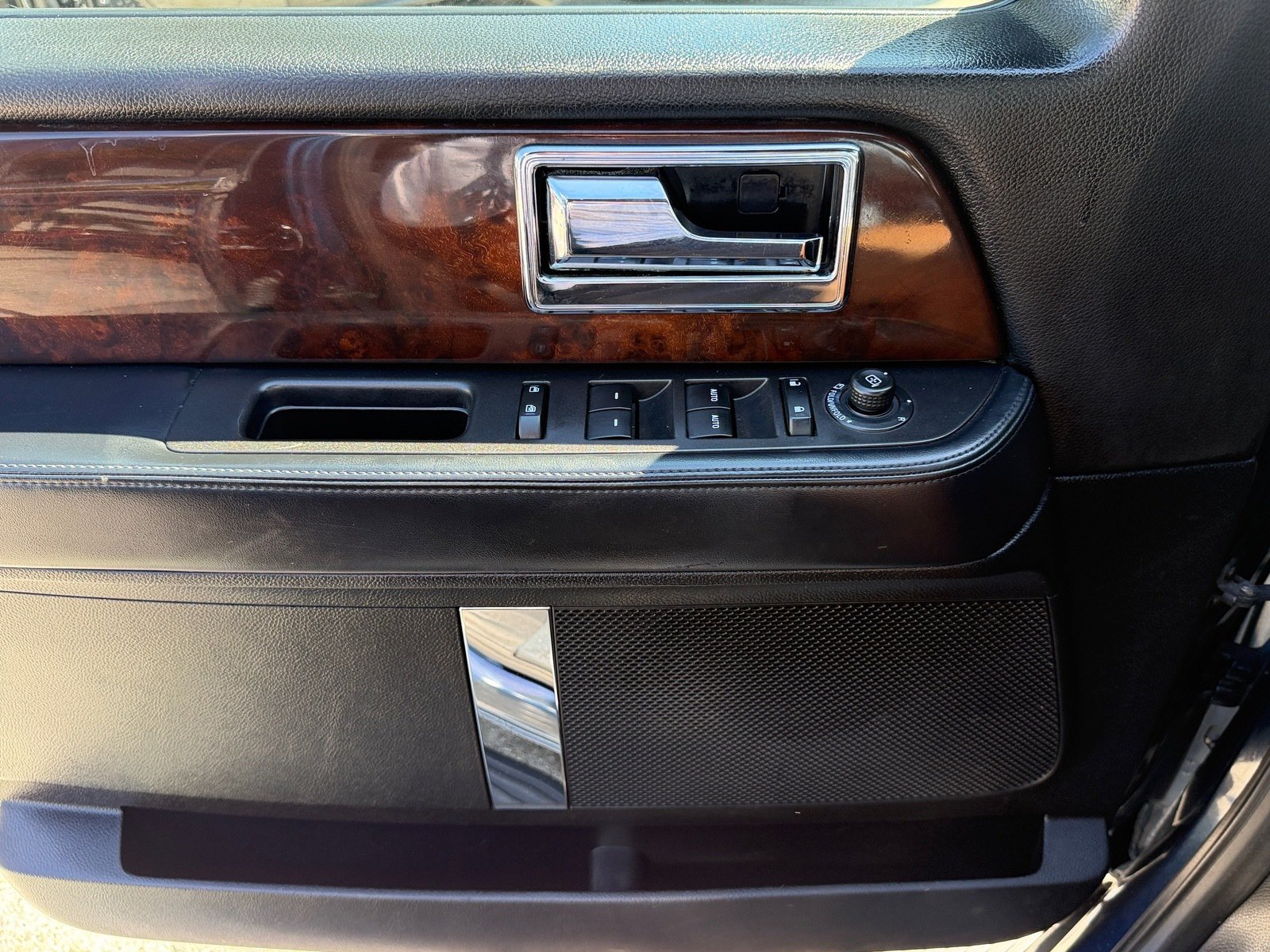 Used 2017 Lincoln Navigator L Select RWD image 37