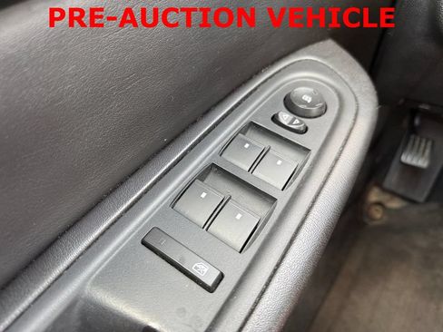 Used 2016 GMC Acadia SLE FWD image 25