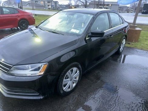 Used 2017 Volkswagen Jetta S w/ Jetta S Cold Weather Package image 4