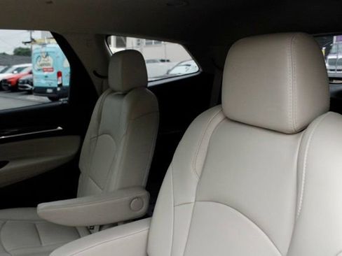 Used 2019 Buick Enclave Essence FWD image 14