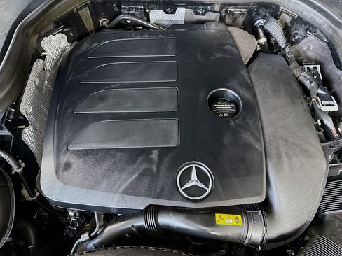 Used 2022 Mercedes-Benz GLC 300 4MATIC w/ Multimedia Package Lite image 39