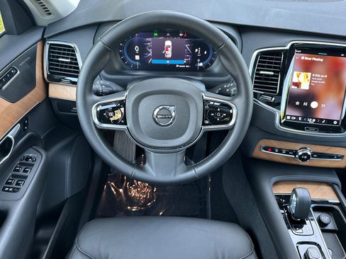 New 2025 Volvo XC90 B6 Plus w/ Protection Package Premier image 16