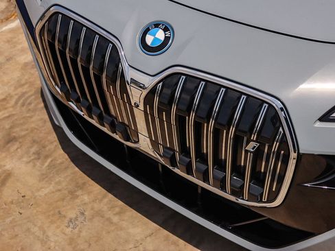 Used 2025 BMW i7 xDrive60 AWD/4WD image 10