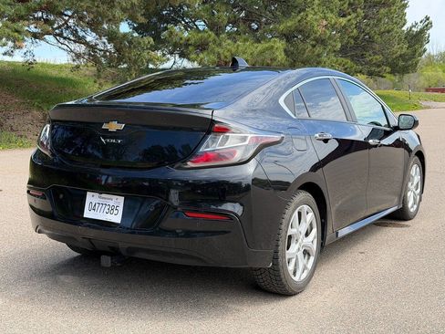 Used 2017 Chevrolet Volt Premier w/ Driver Confidence II Package FWD image 3