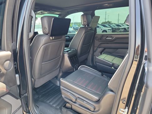 Used 2025 GMC Yukon XL AT4 Ultimate AWD/4WD image 13