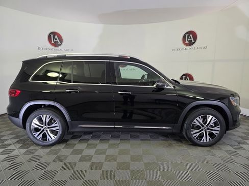 Used 2025 Mercedes-Benz GLB 250 4MATIC image 3