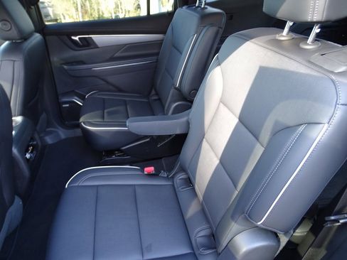 Used 2025 Buick Enclave Preferred image 8