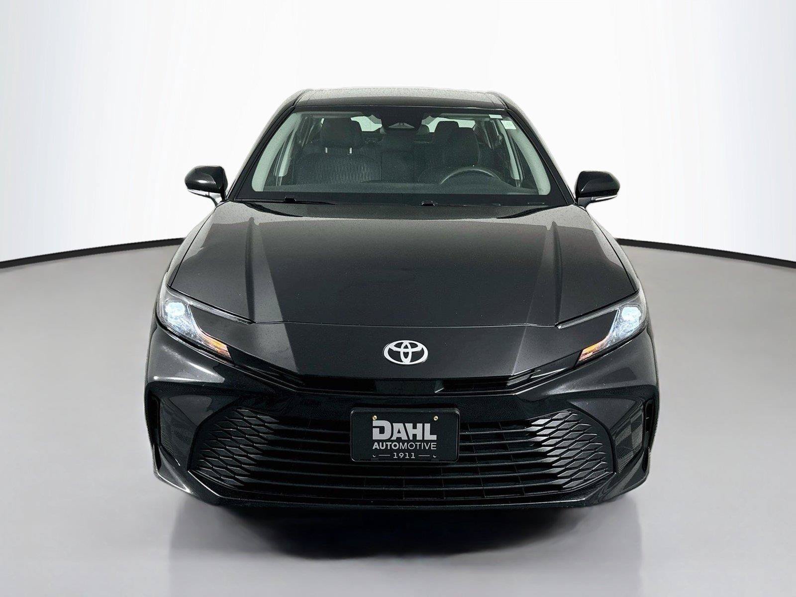 Used 2025 Toyota Camry LE FWD image 3