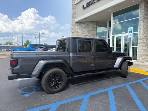 Used 2022 Jeep Gladiator Sport AWD/4WD image 5