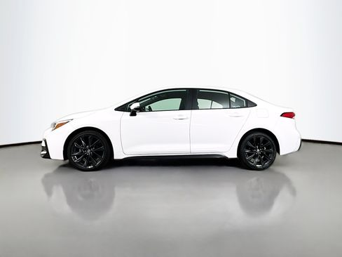 Certified 2025 Toyota Corolla SE FWD image 4
