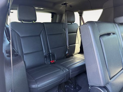Used 2025 Chevrolet Suburban Z71 AWD/4WD image 19