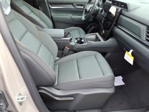 New 2026 GMC Terrain AT4 w/ Technology Package II AWD/4WD image 8