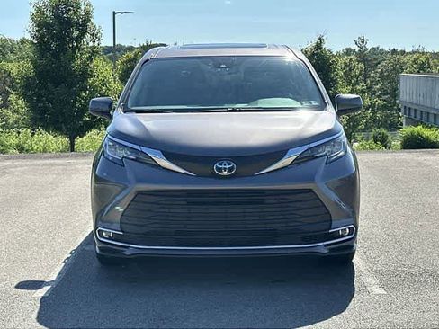 Used 2023 Toyota Sienna XLE AWD/4WD image 20