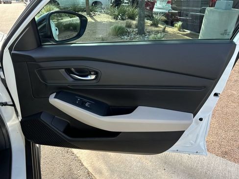 Used 2025 Honda Accord SE image 37