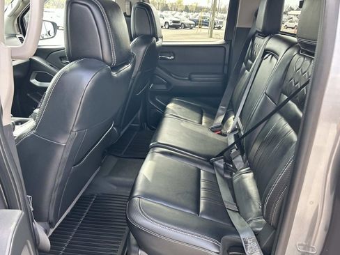 Used 2022 Nissan Frontier SV w/ SV Premium Package image 20