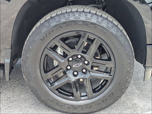 Used 2024 Chevrolet Silverado 1500 High Country w/ Midnight Edition AWD/4WD image 12