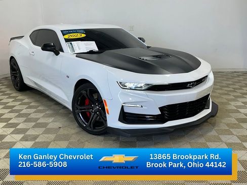 Certified 2023 Chevrolet Camaro SS RWD image 3