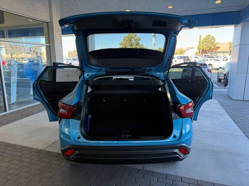 New 2026 Chevrolet Trax LT w/ Midnight Edition FWD image 35