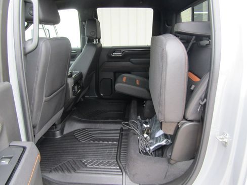 Used 2025 GMC Sierra 2500 AT4 w/ Technology Package AWD/4WD image 40