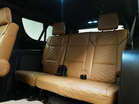 Used 2021 Cadillac Escalade ESV Premium Luxury image 21