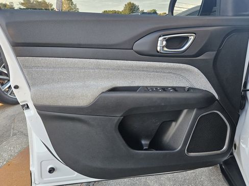 Used 2022 Jeep Compass Latitude image 17