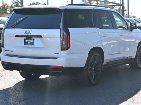 Used 2025 Cadillac Escalade Sport Platinum w/ LPO, ONYX Package image 12