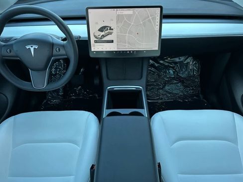Used 2021 Tesla Model Y Long Range image 3