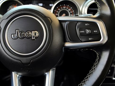 Used 2021 Jeep Wrangler Unlimited Sahara image 24