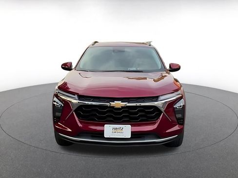 Used 2025 Chevrolet Trax LT w/ LT Convenience Package FWD image 4