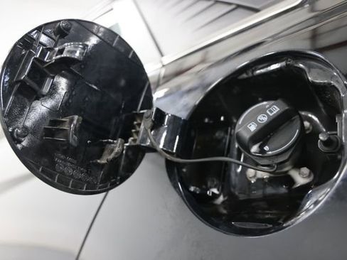 Used 2022 Hyundai Elantra Limited FWD image 11