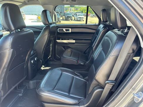 Used 2022 Ford Explorer XLT w/ Equipment Group 202A AWD/4WD image 5