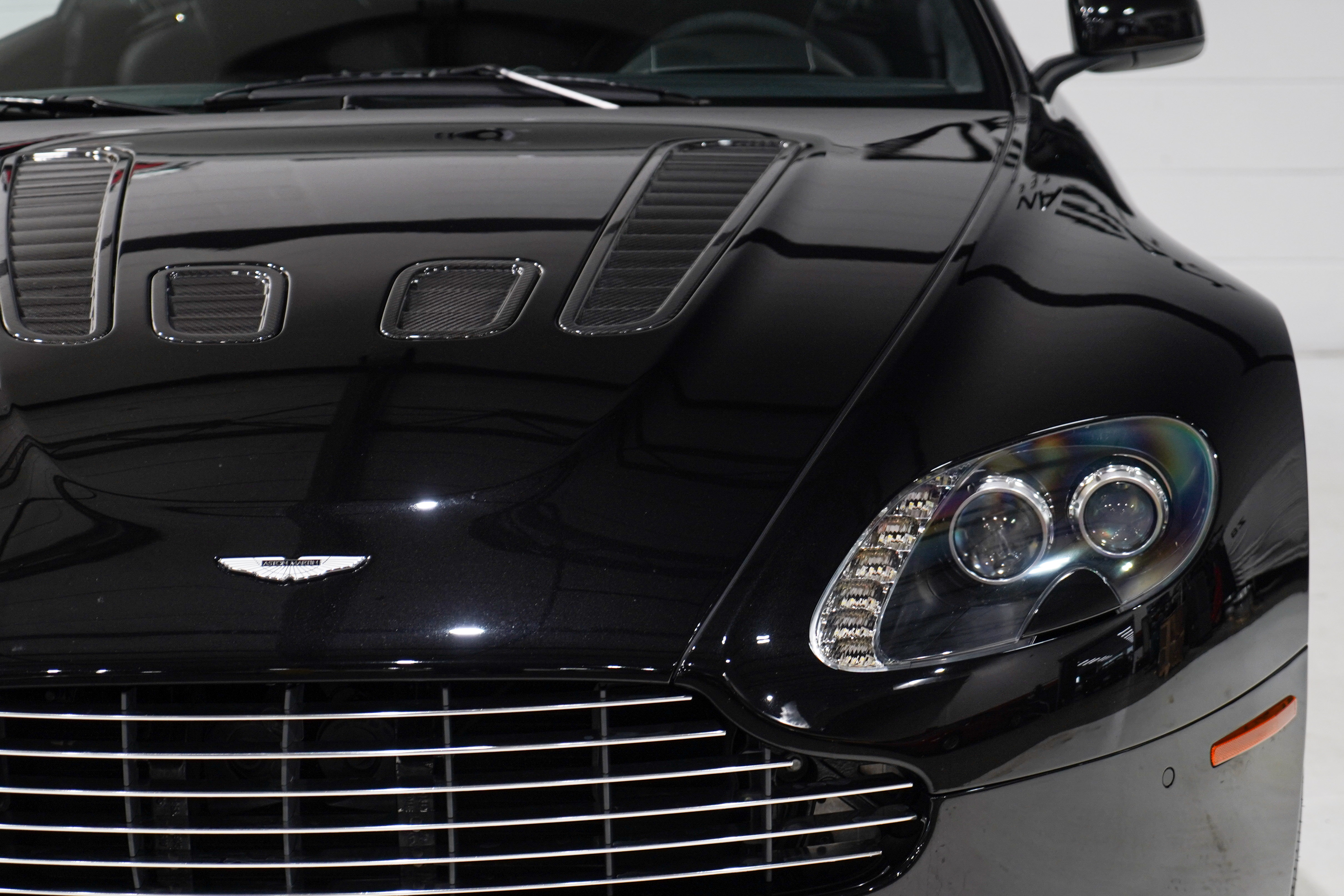 Used 2011 Aston Martin V12 Vantage Carbon Black RWD image 29
