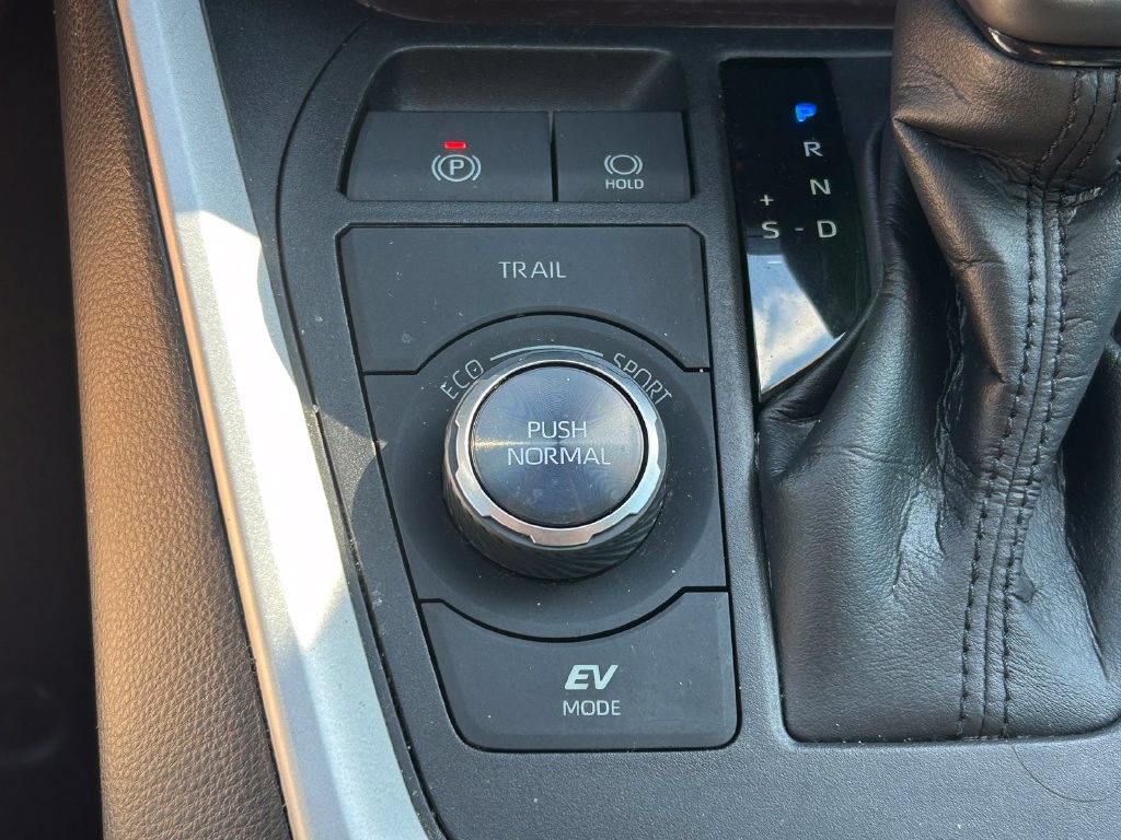 Certified 2021 Toyota RAV4 Limited AWD/4WD image 31
