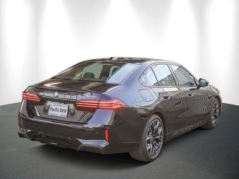 Used 2026 BMW 530i w/ M Sport Package RWD image 6